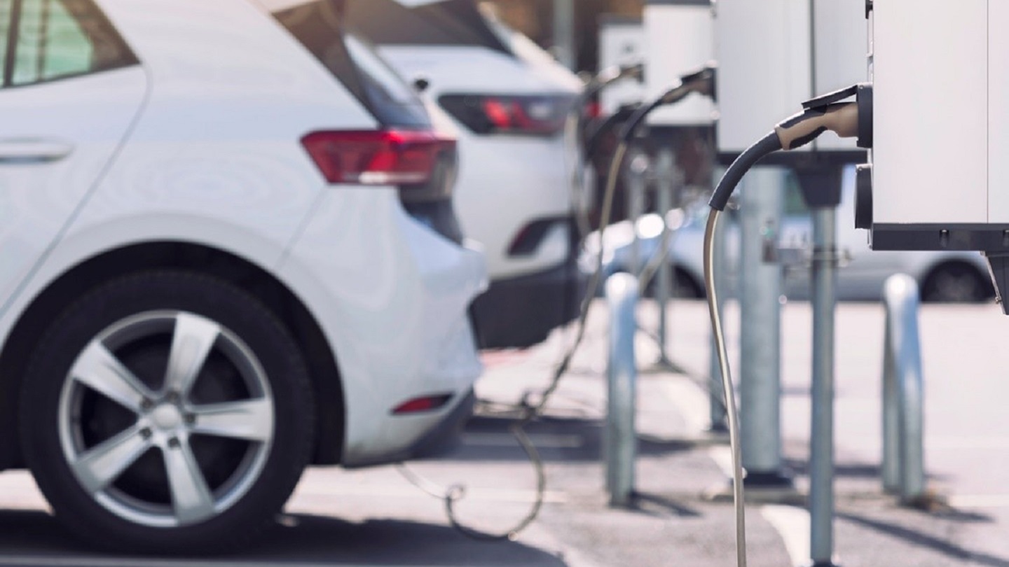 David Deicke Adapting to the Electric Vehicle Boom: How Car Repair Businesses Can Stay Ahead of the Curve